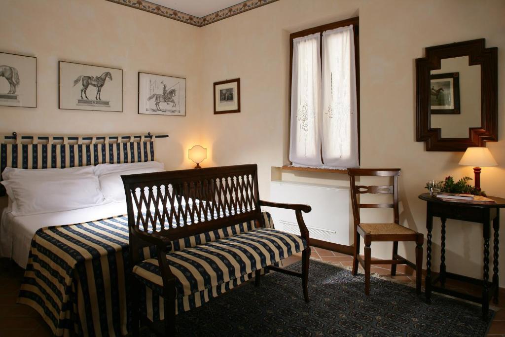 Hotel Locanda La Pieve Semproniano Habitación foto